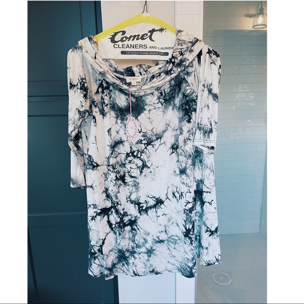 Umgee Blouse. Cream and Black Tie Dye. NWT